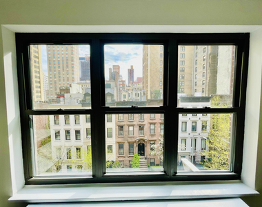 137 East 38th Street - Photo Thumbnail 1