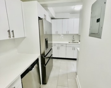 137 East 38th Street - Photo Thumbnail 3
