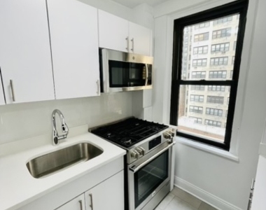 137 East 38th Street - Photo Thumbnail 5