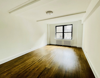 137 East 38th Street - Photo Thumbnail 2