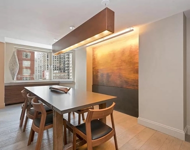 East 86th Street - Photo Thumbnail 8