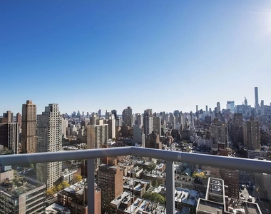 East 86th Street - Photo Thumbnail 12