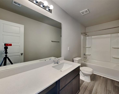 1432 Dustin Drive - Photo Thumbnail 10