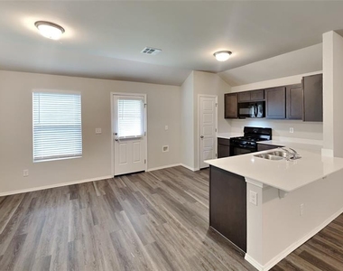 1432 Dustin Drive - Photo Thumbnail 6