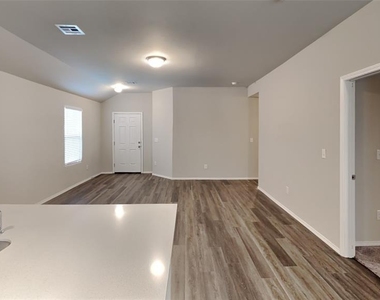 1432 Dustin Drive - Photo Thumbnail 7