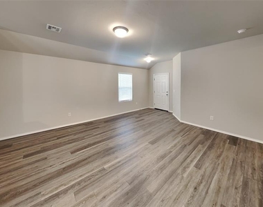 1432 Dustin Drive - Photo Thumbnail 4