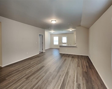 1432 Dustin Drive - Photo Thumbnail 2