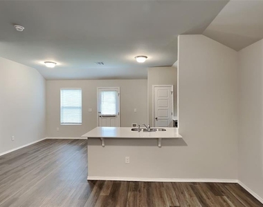 1432 Dustin Drive - Photo Thumbnail 3