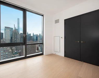 21 West End Avenue - Photo Thumbnail 3