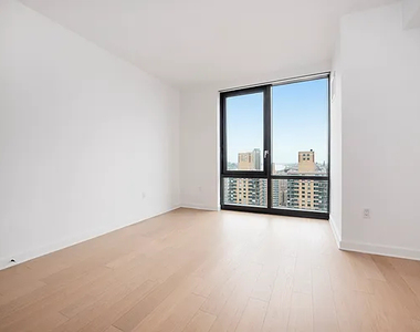 21 West End Avenue - Photo Thumbnail 2