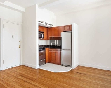 West 71st Street - Photo Thumbnail 1