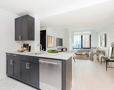21 West End Avenue - Photo Thumbnail 2