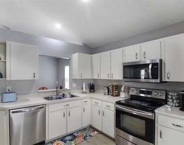 1304 Capri Isles Boulevard - Photo Thumbnail 14