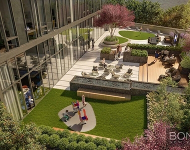 East 44th Street - Photo Thumbnail 14
