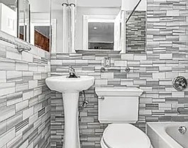 West 52nd Street - Photo Thumbnail 6