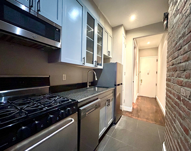 West 123rd Street - Photo Thumbnail 5