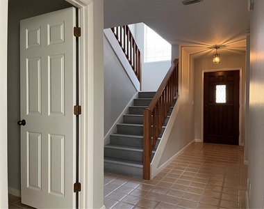 8 Marina Point Place - Photo Thumbnail 2