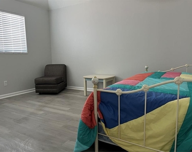 8 Marina Point Place - Photo Thumbnail 20