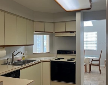 8 Marina Point Place - Photo Thumbnail 7