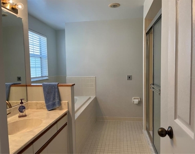 8 Marina Point Place - Photo Thumbnail 16