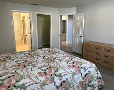 8 Marina Point Place - Photo Thumbnail 15