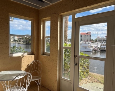 8 Marina Point Place - Photo Thumbnail 32