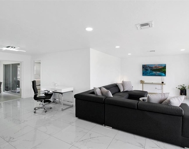 945 Bal Harbor Boulevard - Photo Thumbnail 7