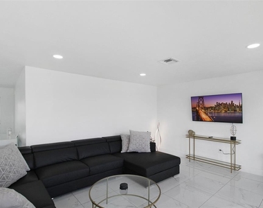 945 Bal Harbor Boulevard - Photo Thumbnail 9