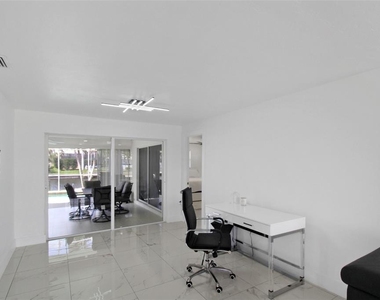 945 Bal Harbor Boulevard - Photo Thumbnail 14