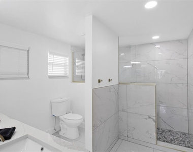 945 Bal Harbor Boulevard - Photo Thumbnail 20