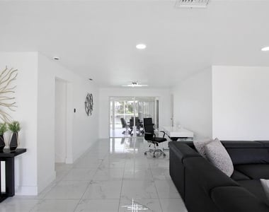 945 Bal Harbor Boulevard - Photo Thumbnail 13