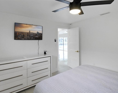 945 Bal Harbor Boulevard - Photo Thumbnail 49