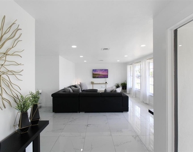 945 Bal Harbor Boulevard - Photo Thumbnail 6