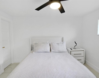 945 Bal Harbor Boulevard - Photo Thumbnail 47