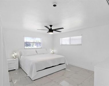 945 Bal Harbor Boulevard - Photo Thumbnail 16