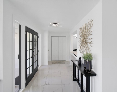 945 Bal Harbor Boulevard - Photo Thumbnail 26