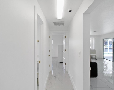 945 Bal Harbor Boulevard - Photo Thumbnail 50
