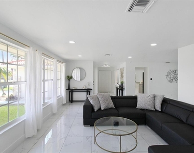 945 Bal Harbor Boulevard - Photo Thumbnail 11