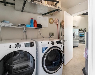 5824 Wildwood Avenue - Photo Thumbnail 39