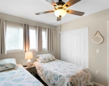 5824 Wildwood Avenue - Photo Thumbnail 25