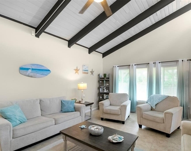 5824 Wildwood Avenue - Photo Thumbnail 8