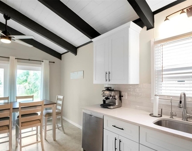 5824 Wildwood Avenue - Photo Thumbnail 34