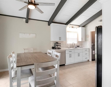 5824 Wildwood Avenue - Photo Thumbnail 29