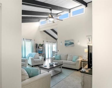 5824 Wildwood Avenue - Photo Thumbnail 5