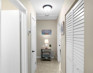 5824 Wildwood Avenue - Photo Thumbnail 12