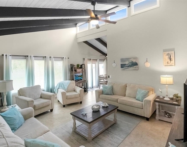 5824 Wildwood Avenue - Photo Thumbnail 6