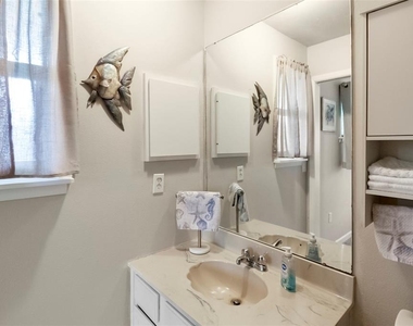 5824 Wildwood Avenue - Photo Thumbnail 21