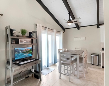 5824 Wildwood Avenue - Photo Thumbnail 28