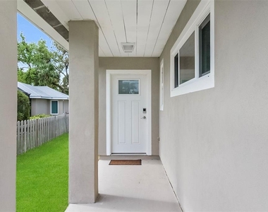 5824 Wildwood Avenue - Photo Thumbnail 4