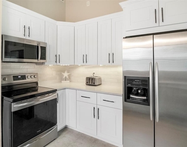 5824 Wildwood Avenue - Photo Thumbnail 36